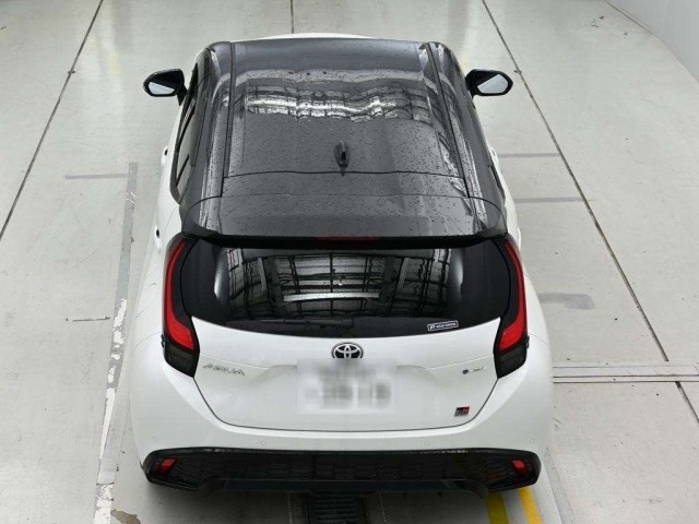 Toyota AQUA 2025 8001351-8