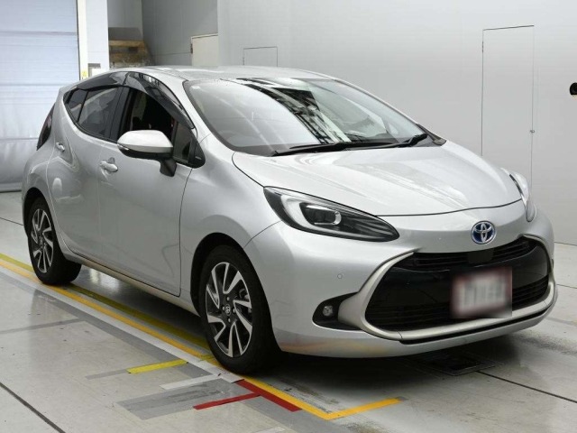 Toyota AQUA 2024 8001352-5