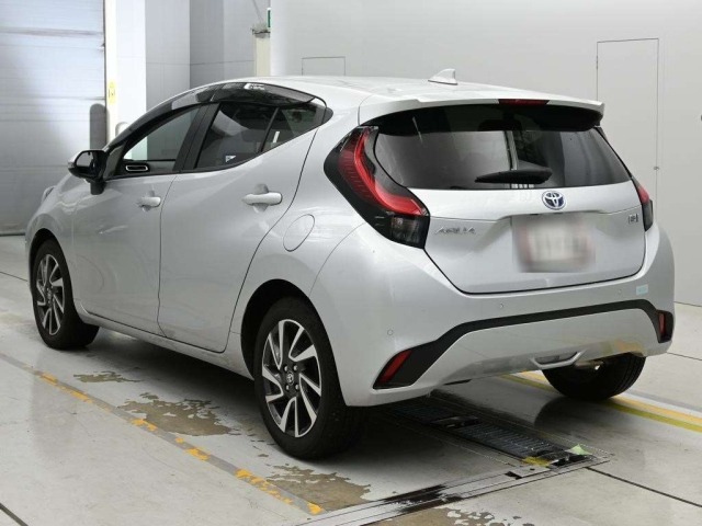 Toyota AQUA 2024 8001352-6