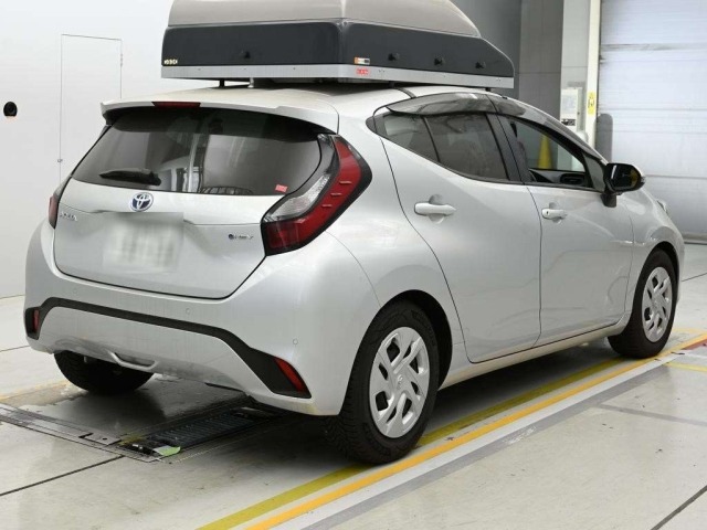 Toyota AQUA 2024 8001361-1