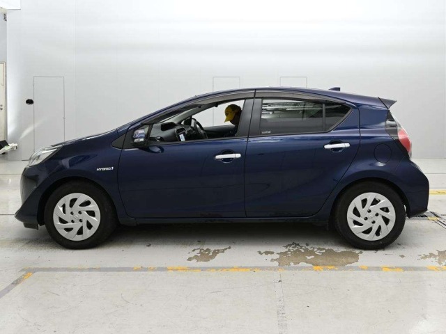 Toyota AQUA 2018 8001362-4