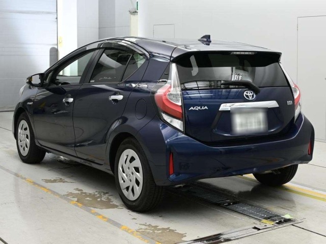 Toyota AQUA 2018 8001362-6