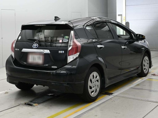 Toyota AQUA 2016 8001388-1