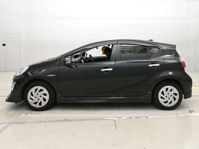 Toyota AQUA 2016 8001388-4