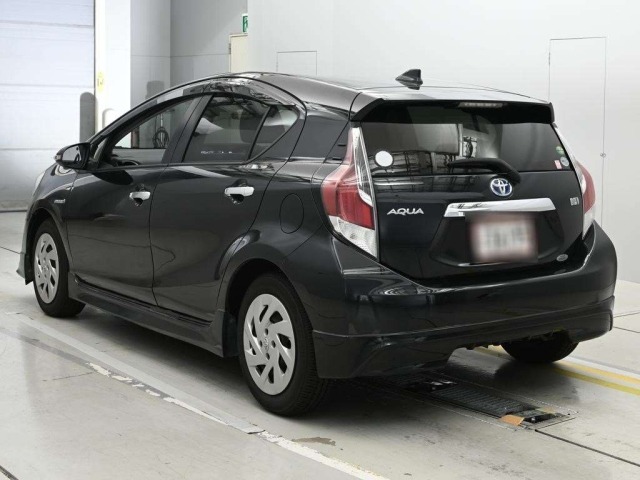 Toyota AQUA 2016 8001388-6