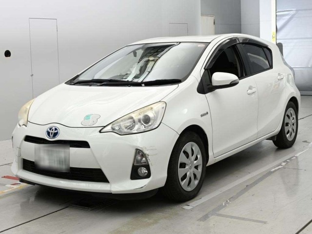 Toyota AQUA 2013 8001394-0