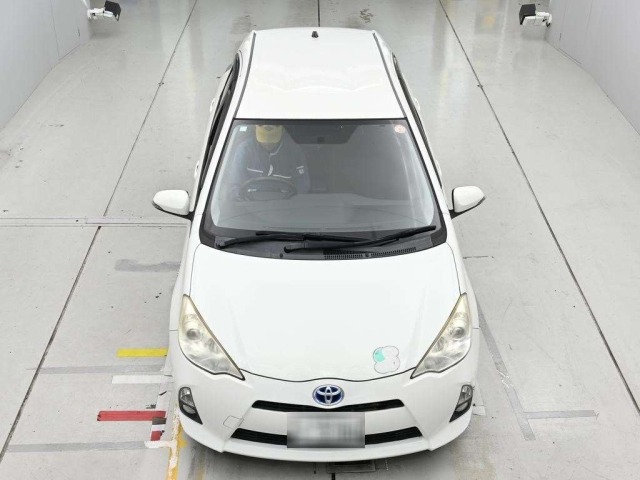 Toyota AQUA 2013 8001394-7