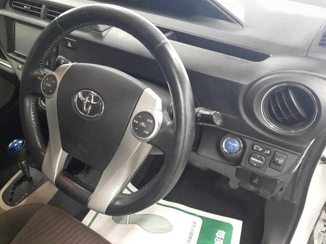 Toyota AQUA 2013 8001394-9