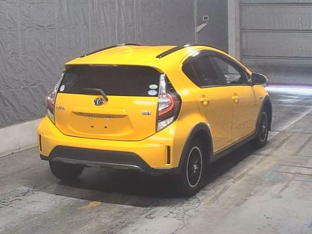 Toyota AQUA 2018 8001410-1