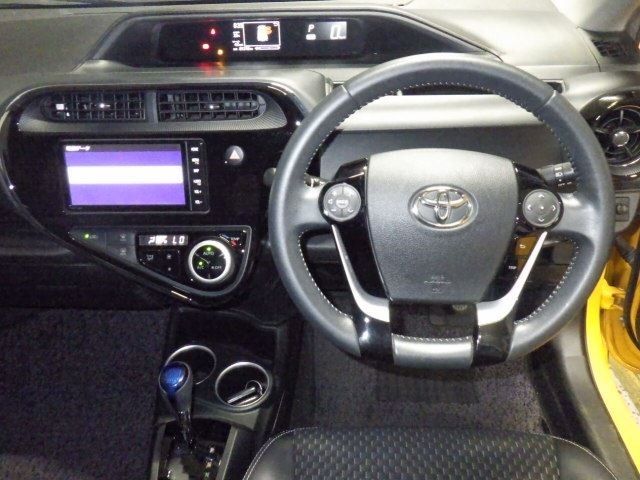 Toyota AQUA 2018 8001410-4