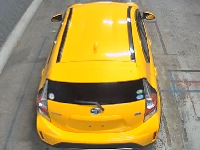 Toyota AQUA 2018 8001410-6