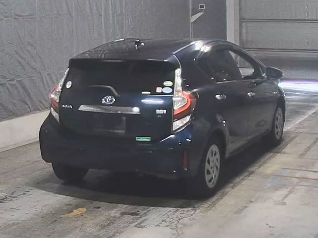 Toyota AQUA 2019 8001417-1
