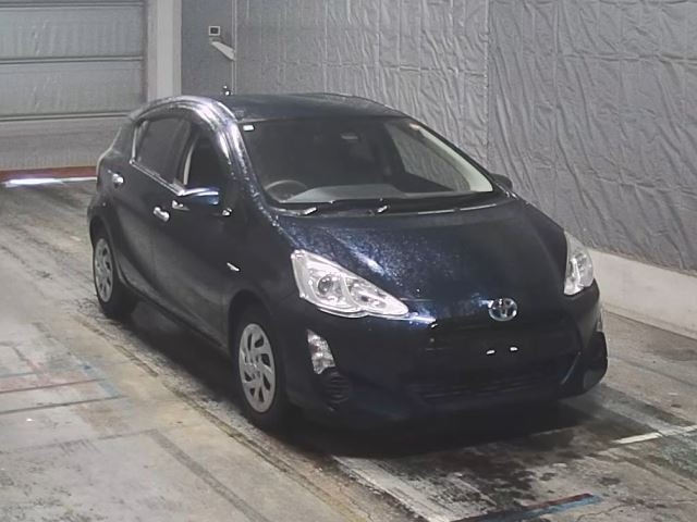 Toyota AQUA 2017 8001418-7