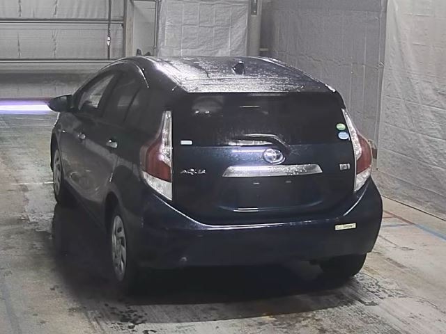 Toyota AQUA 2017 8001418-8