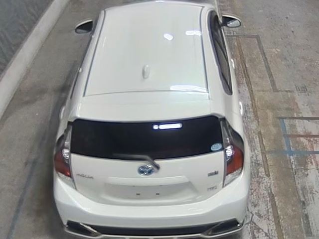 Toyota AQUA 2016 8001419-6