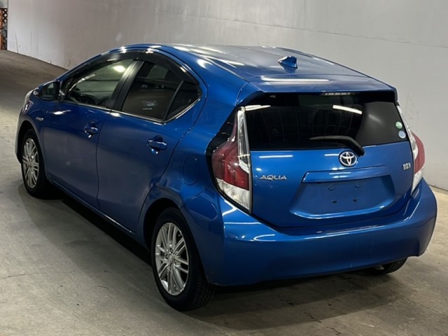 Toyota AQUA 2015 8001446-1