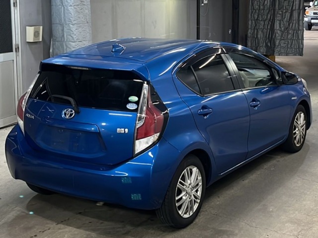 Toyota AQUA 2015 8001446-5