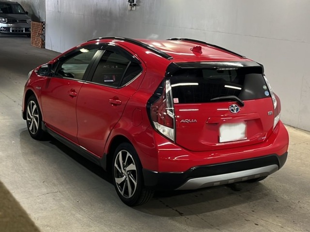 Toyota AQUA 2015 8001447-1