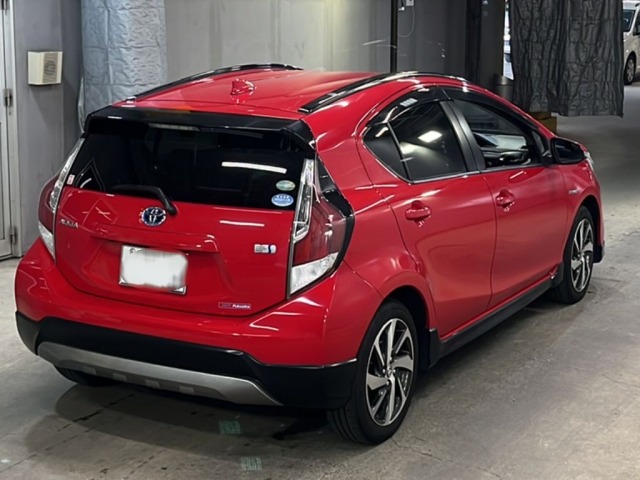Toyota AQUA 2015 8001447-5