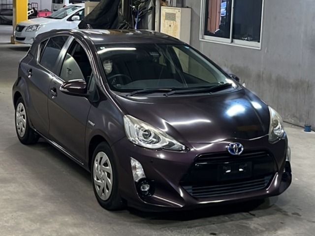 Toyota AQUA 2016 8001448-4