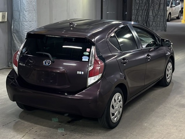Toyota AQUA 2016 8001448-5