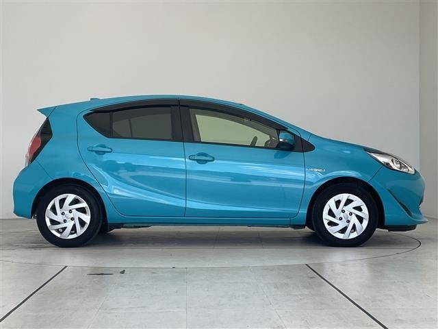 Toyota AQUA 2017 8002351-2