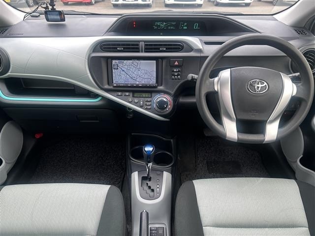 Toyota AQUA 2012 8004041-16