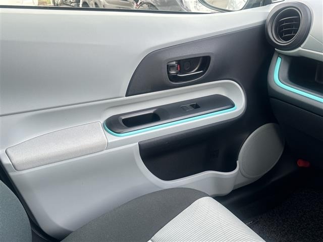 Toyota AQUA 2012 8004041-2