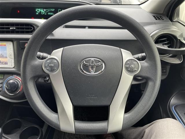 Toyota AQUA 2013 8004183-18