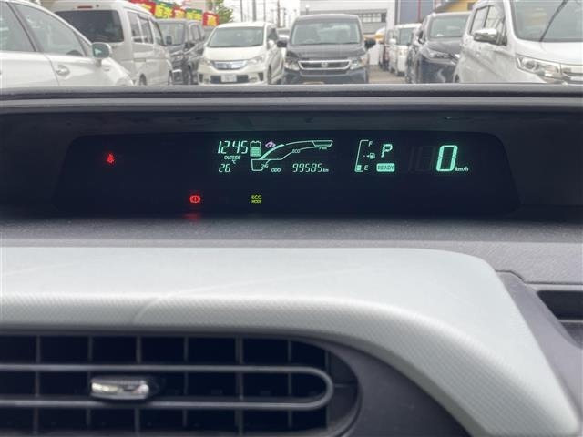 Toyota AQUA 2013 8004183-4
