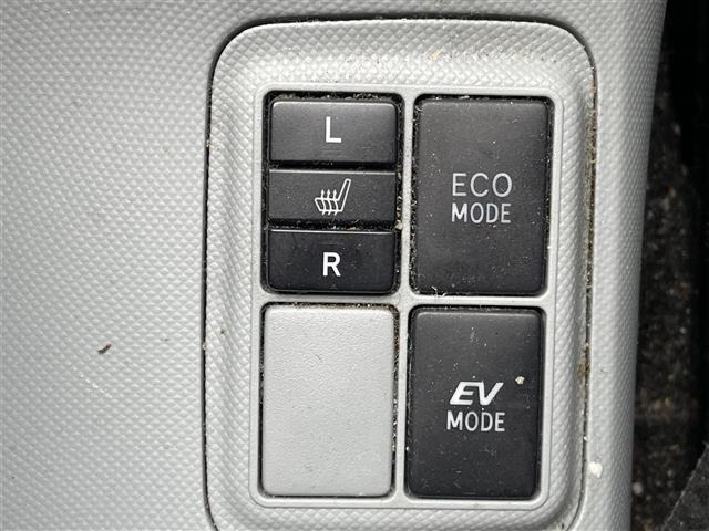 Toyota AQUA 2013 8004183-5