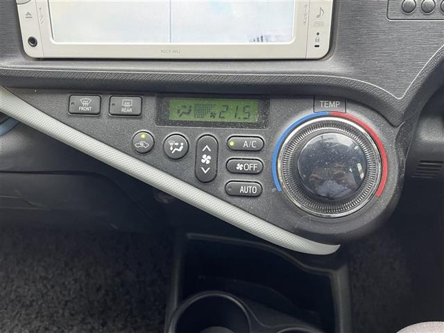 Toyota AQUA 2013 8004183-8
