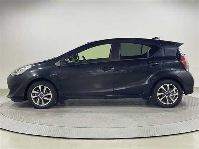 Toyota AQUA 2018 8004704-6