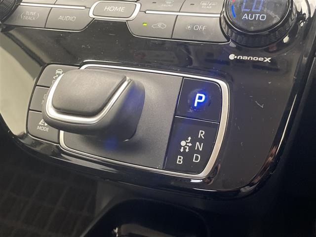 Toyota AQUA 2022 8004879-8