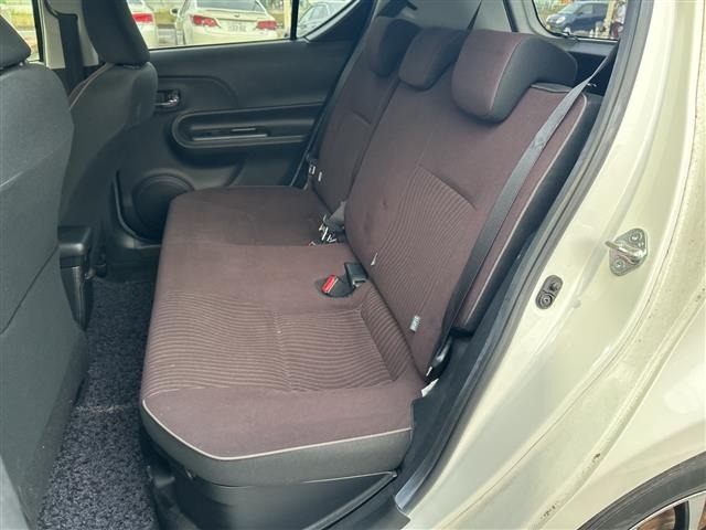 Toyota AQUA 2015 8004951-6