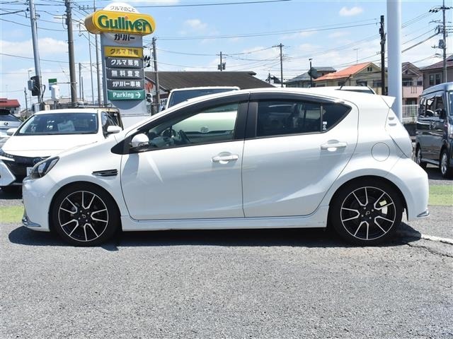 Toyota AQUA 2014 8005108-1