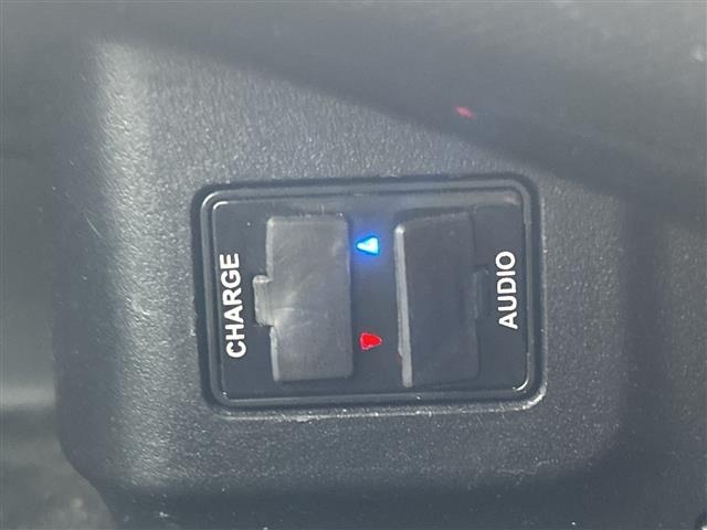 Toyota AQUA 2013 8005160-28