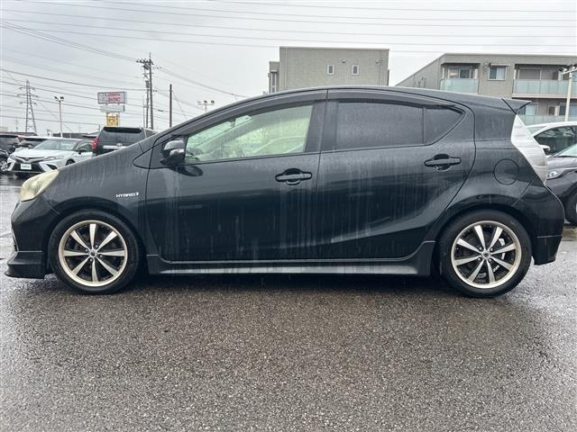 Toyota AQUA 2013 8005160-7