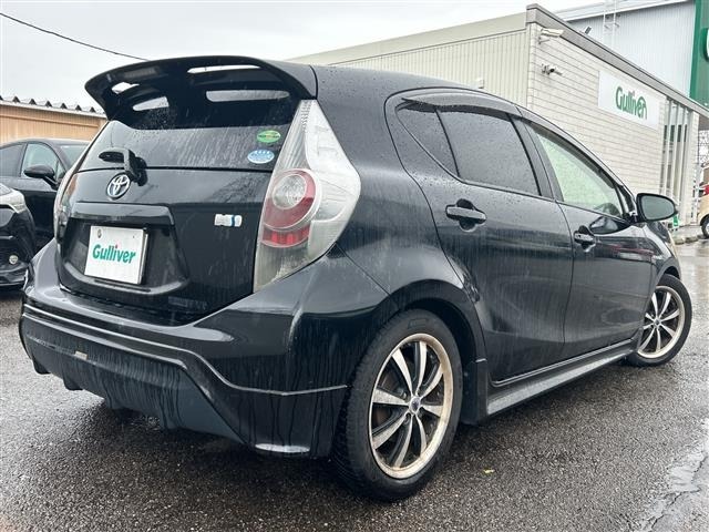 Toyota AQUA 2013 8005160-9