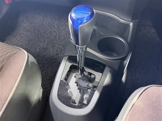Toyota AQUA 2015 8005571-1