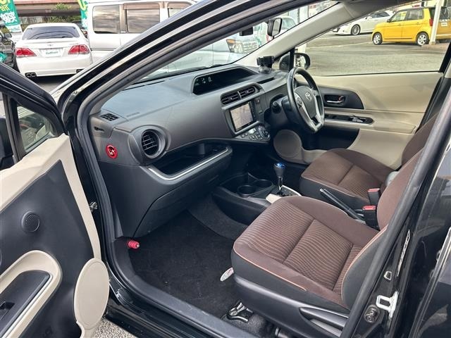 Toyota AQUA 2013 8005801-6