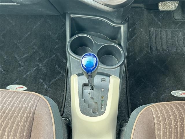 Toyota AQUA 2013 8005801-8
