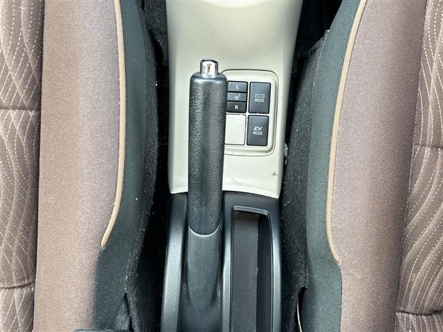 Toyota AQUA 2013 8005801-9