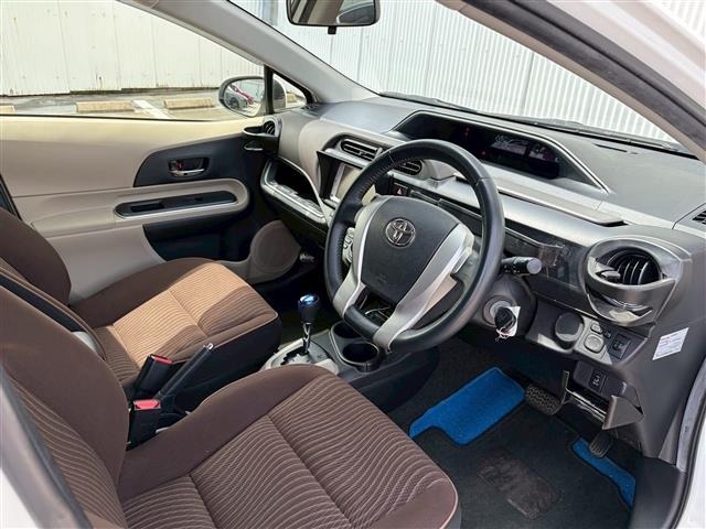 Toyota AQUA 2014 8005827-11