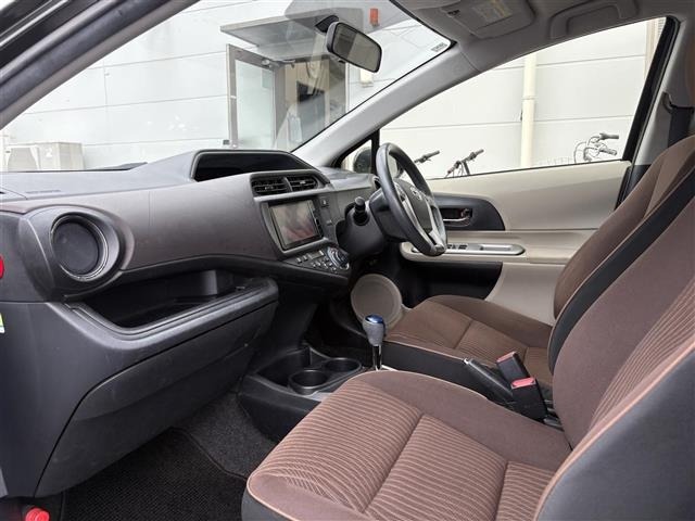 Toyota AQUA 2013 8006011-10