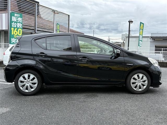 Toyota AQUA 2013 8006011-3