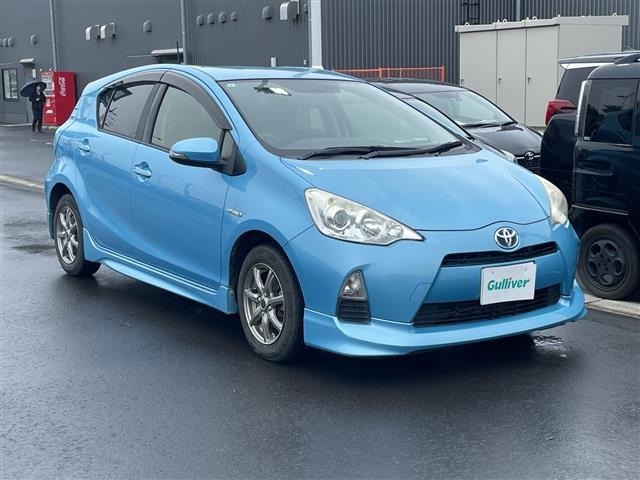Toyota AQUA 2013 8006041-0