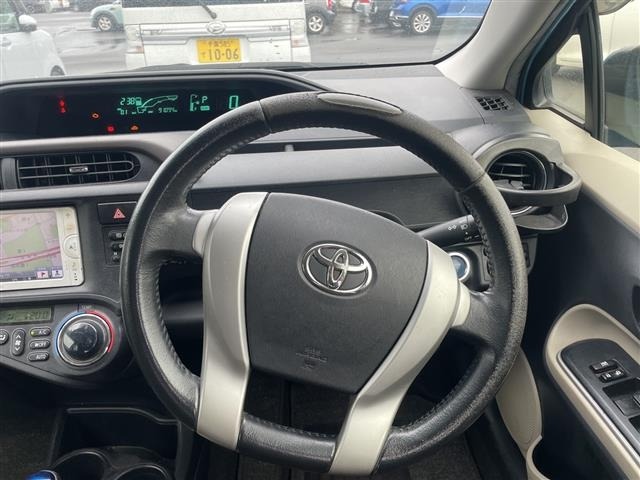 Toyota AQUA 2013 8006041-1