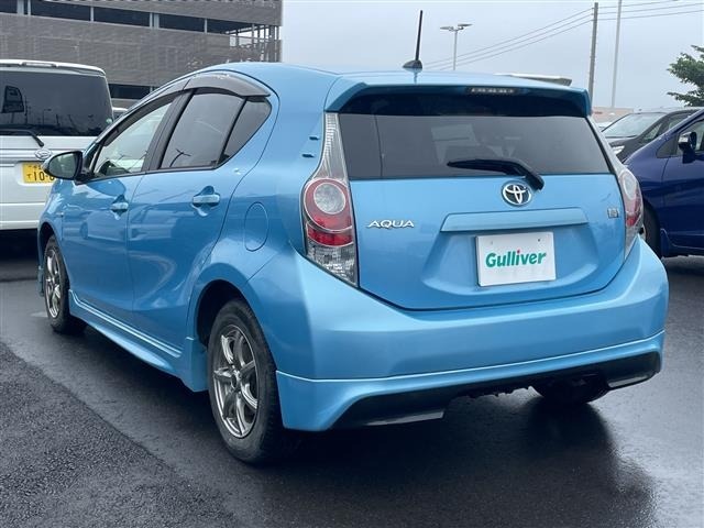 Toyota AQUA 2013 8006041-12