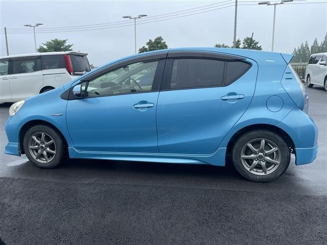 Toyota AQUA 2013 8006041-21